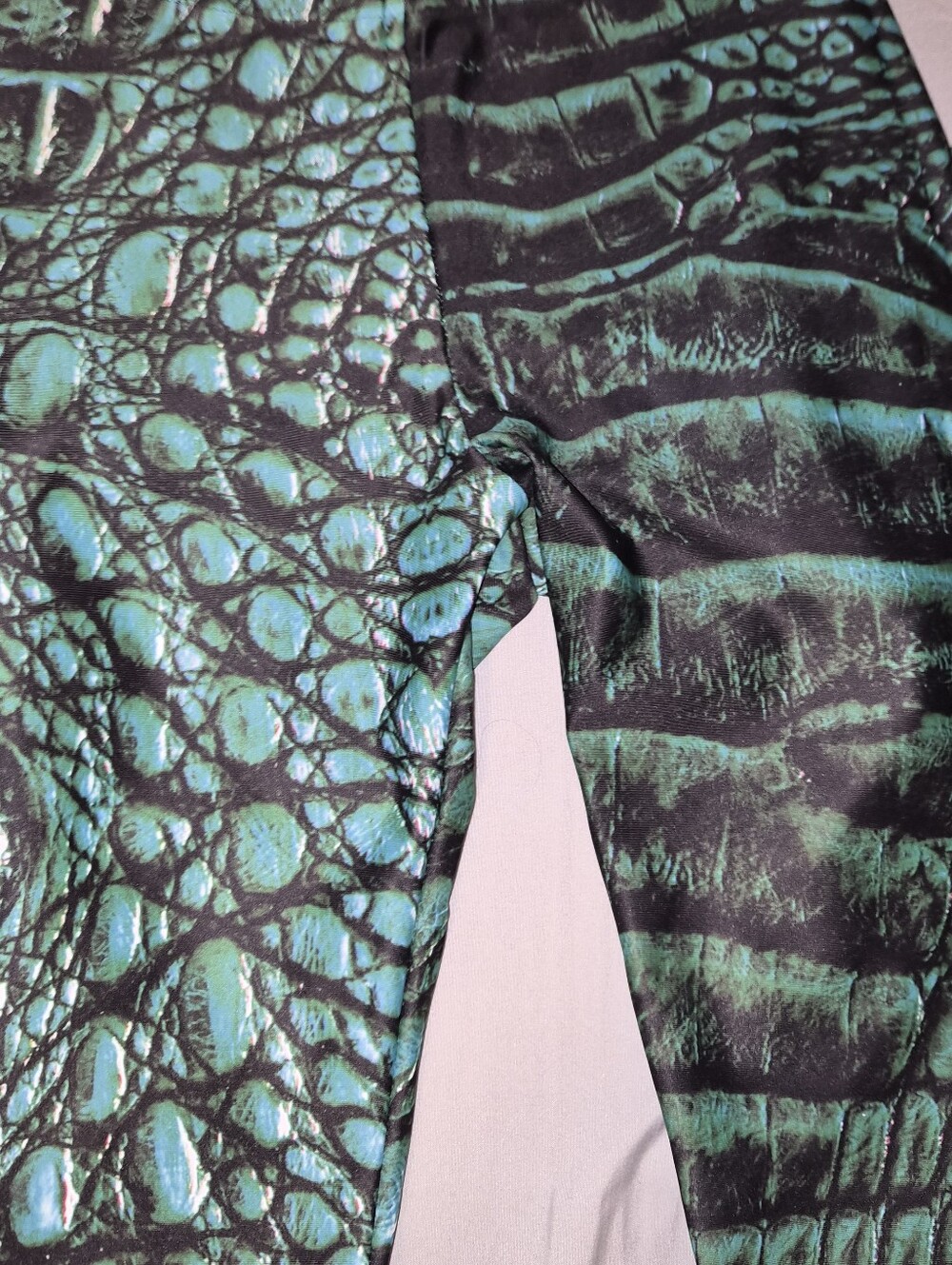 Poprageous lizard/dragon Leggings in Teal and Black